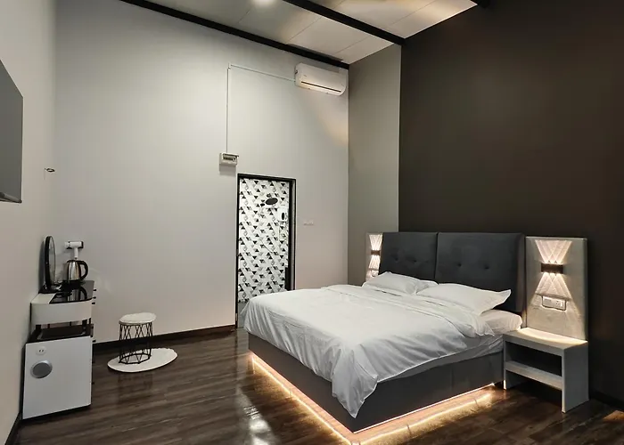 Private Room With Ensuite Bathroom In Bukit Bakri
