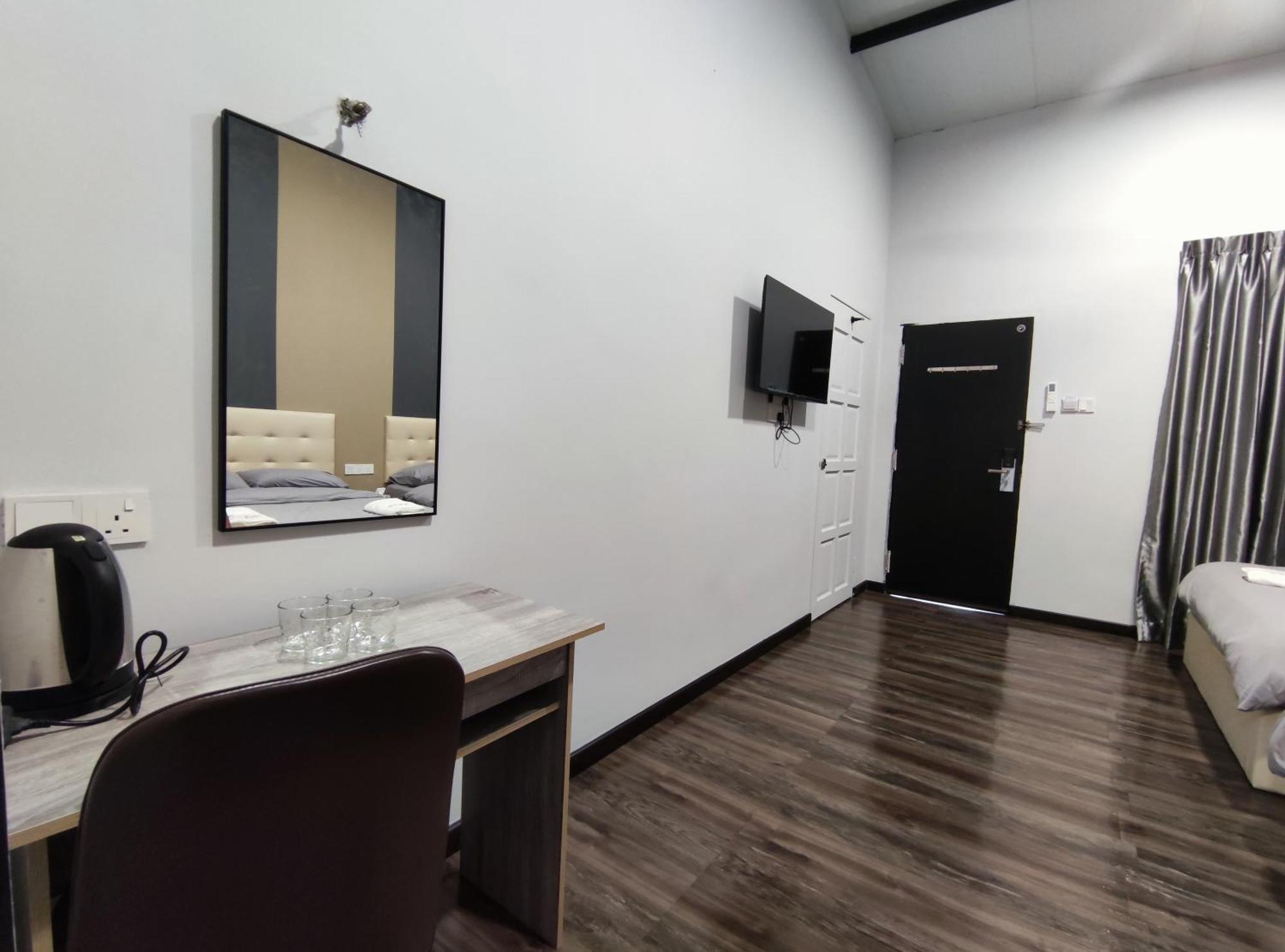Private With Ensuite Bathroom In Bukit * Bakri
