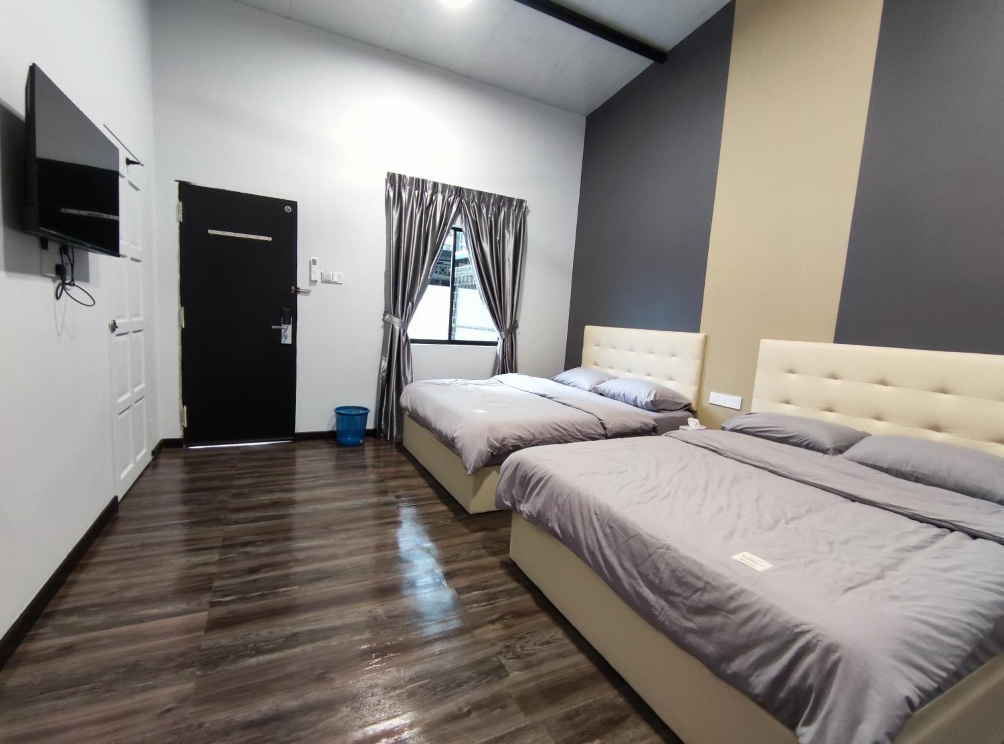 Private With Ensuite Bathroom In Bukit Homestay