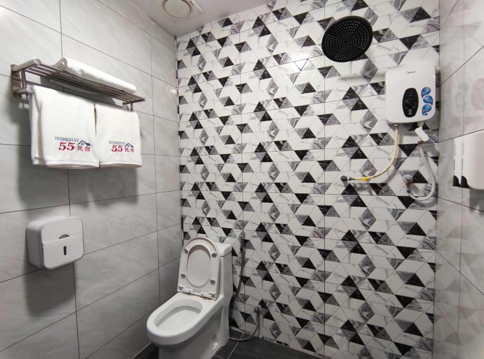 Private With Ensuite Bathroom In Bukit *
