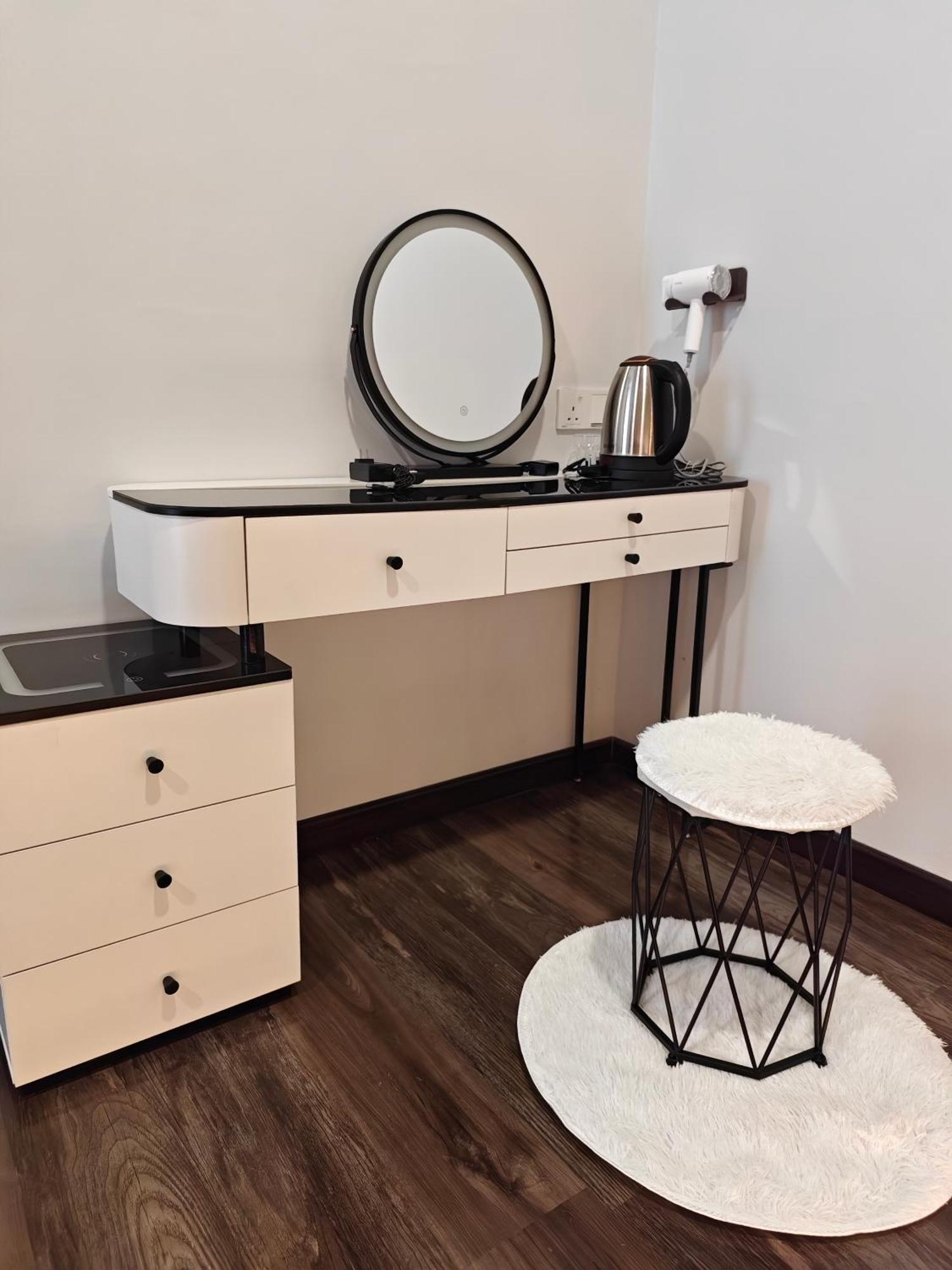 Private With Ensuite Bathroom In Bukit