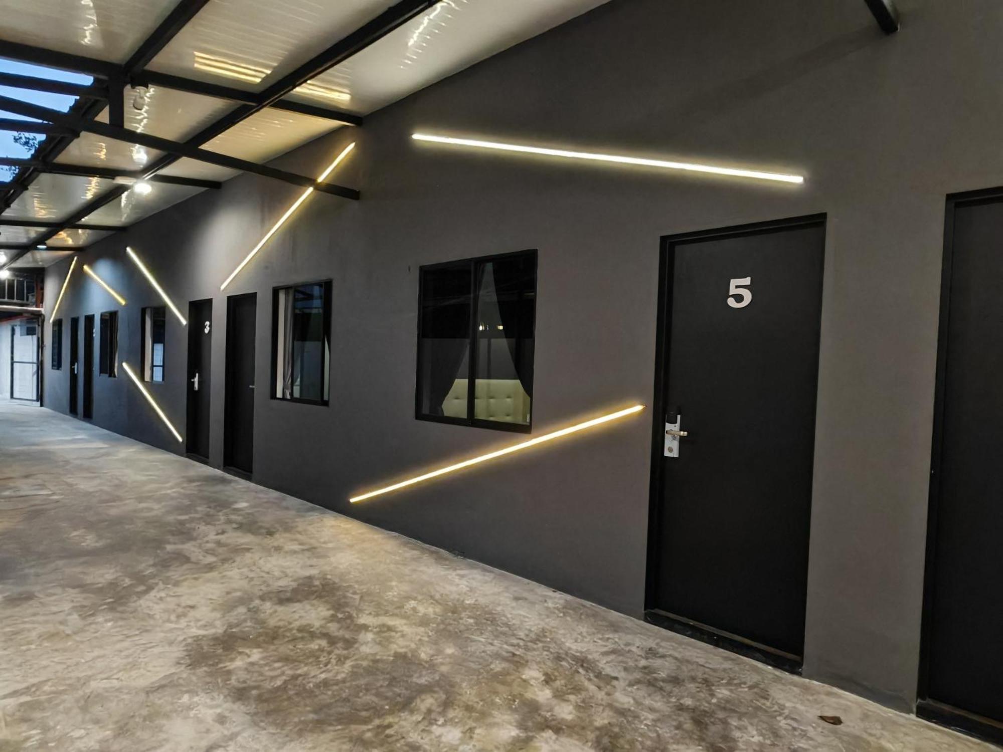 Private With Ensuite Bathroom In Bukit * Bakri