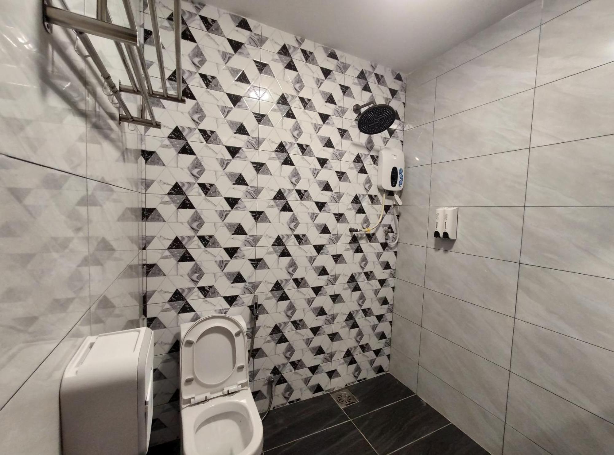 Private With Ensuite Bathroom In Bukit Bakri